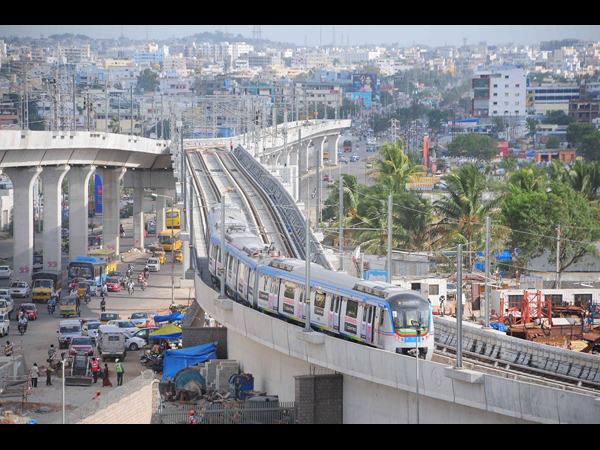 పట్టాలెక్కిన మెట్రో