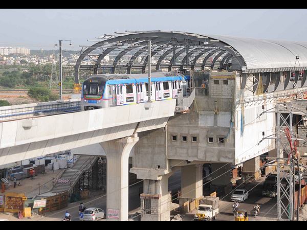 పట్టాలెక్కిన మెట్రో