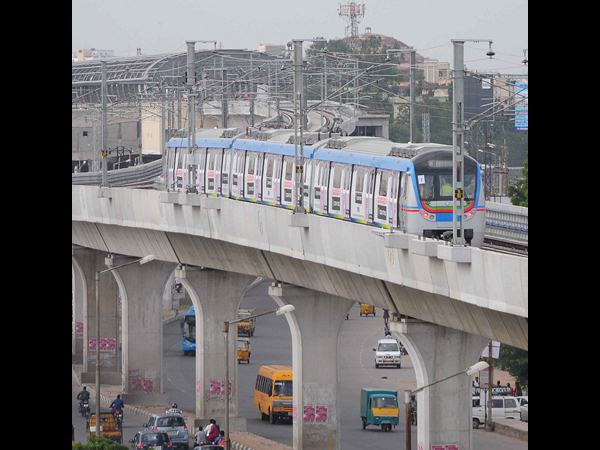 పట్టాలెక్కిన మెట్రో 