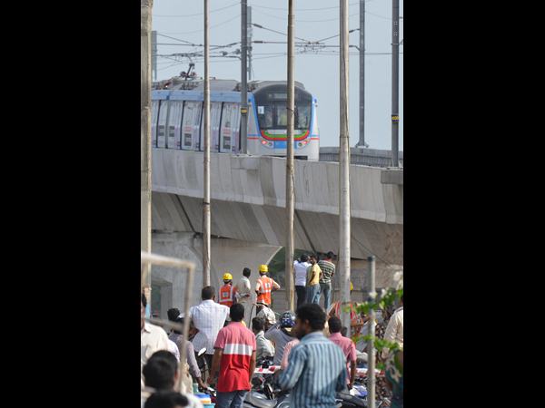 పట్టాలెక్కిన మెట్రో