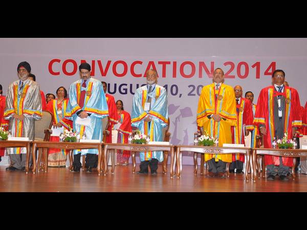 స్నాతకోత్సవం స్నాతకోత్సవం