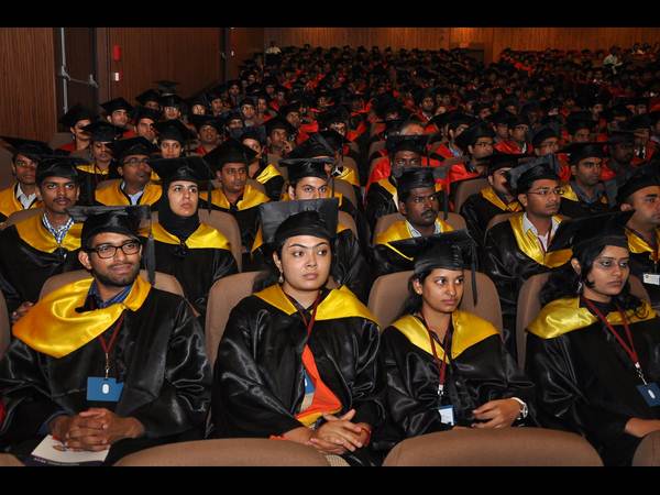 స్నాతకోత్సవం స్నాతకోత్సవం