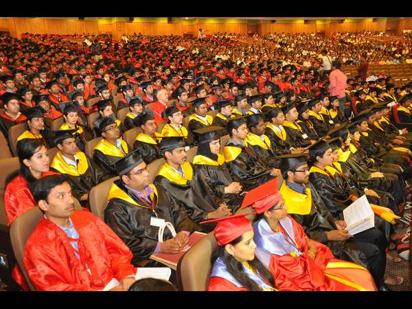 స్నాతకోత్సవం స్నాతకోత్సవం