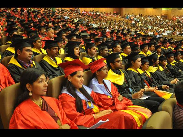 స్నాతకోత్సవం స్నాతకోత్సవం