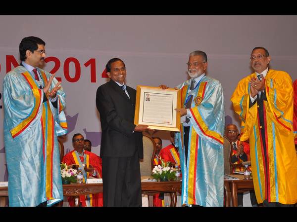 స్నాతకోత్సవం స్నాతకోత్సవం