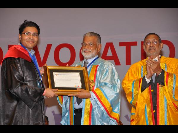 స్నాతకోత్సవం స్నాతకోత్సవం