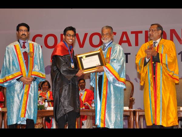 స్నాతకోత్సవం స్నాతకోత్సవం