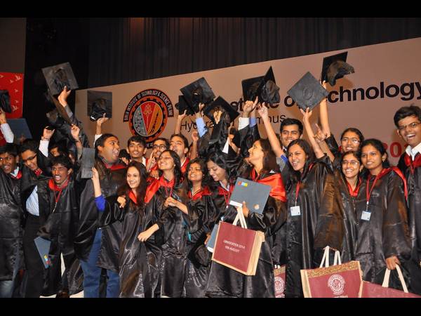 స్నాతకోత్సవం స్నాతకోత్సవం