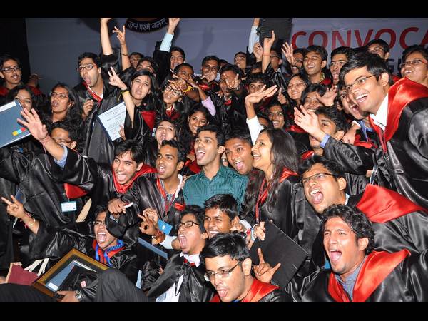 స్నాతకోత్సవం స్నాతకోత్సవం