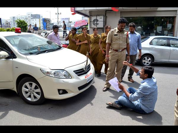 చందనా ఖాన్‌కు షాక్