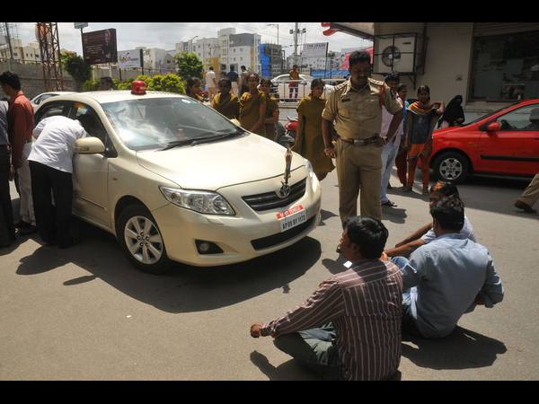చందనా ఖాన్‌కు షాక్