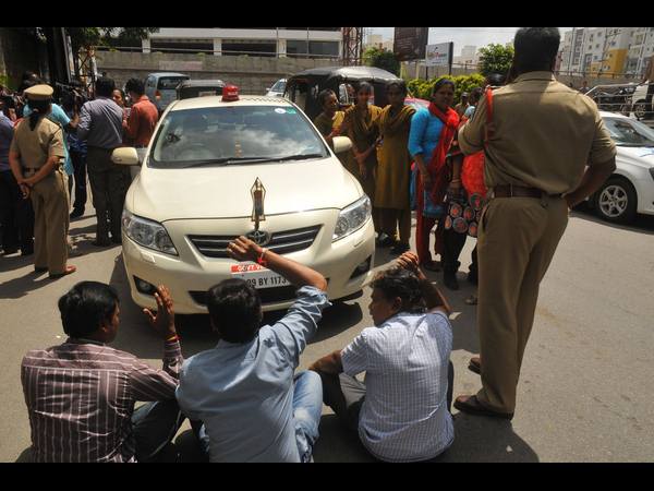 చందనా ఖాన్‌కు షాక్