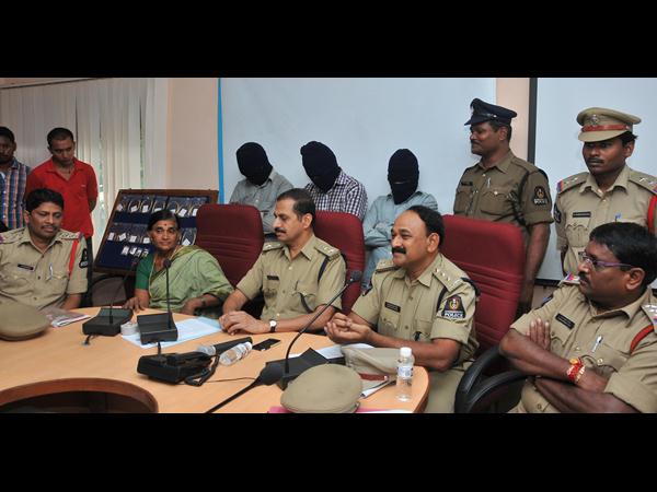 ముఠా గుట్టు రట్టు