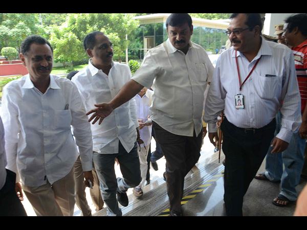 ఎమ్మెల్యేల తీరుపై విమర్శలు..