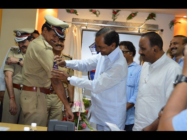 కొత్త పోలీస్ లోగో..