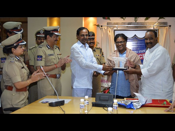 ఏలే లక్ష్మణ్‌కు సత్కారం