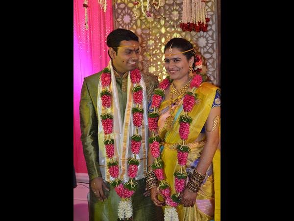 వధూవరులు ఇలా.. వధూవరులు ఇలా..