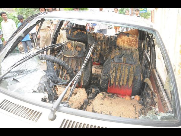 కారులో కాలి బూడిద..