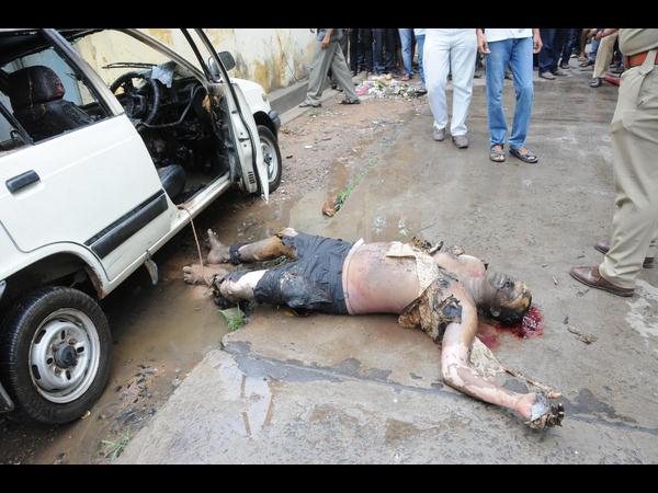 కారులో కాలి బూడిద