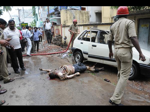 కారులో కాలి బూడిద