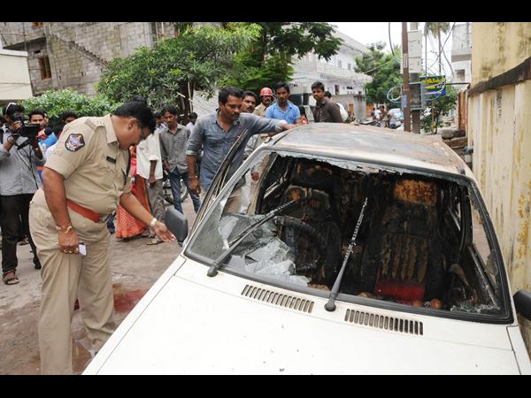 కారులో కాలి బూడిద