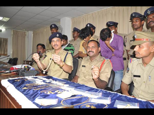 దొంగల అరెస్ట్
