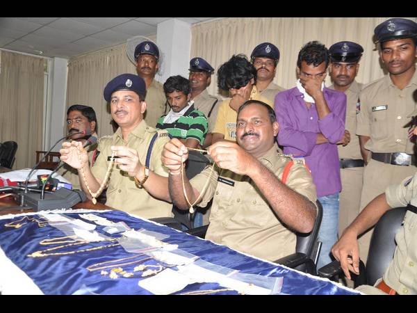 దొంగల అరెస్ట్