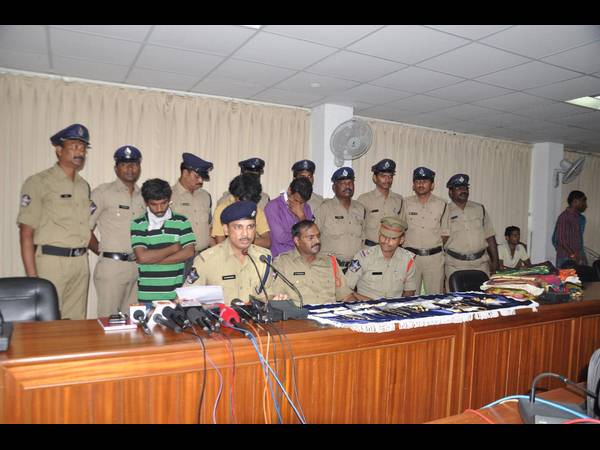 దొంగల అరెస్ట్