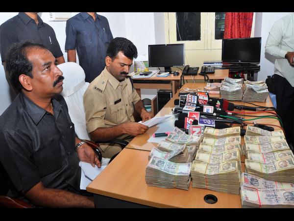 హవాలా ముఠా పట్టివేత