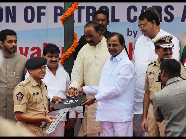 కీ ఇస్తూ ఇలా...
