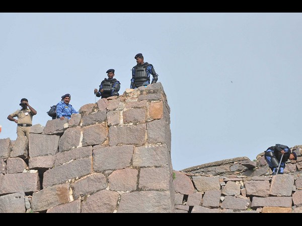 గట్టి భద్రత...