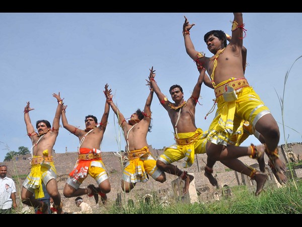 సంప్రదాయ నృత్యం...