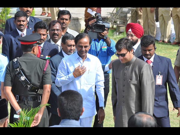 కెసిఆర్‌తో అక్బరుద్దీన్