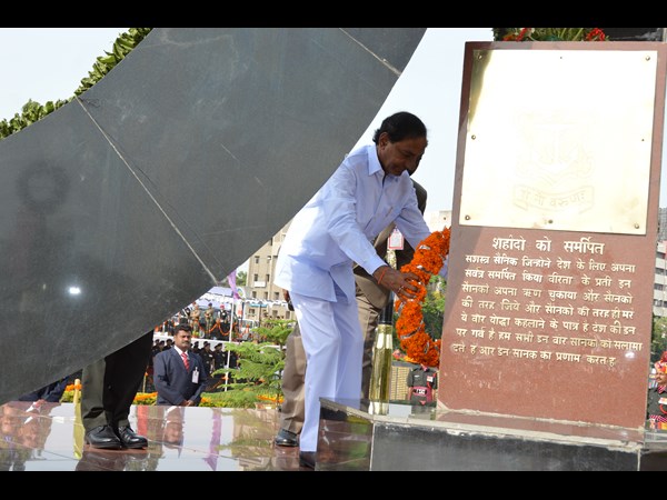 అమర జవాన్లకు నివాళులు....