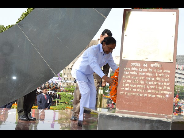 అమర జవాన్లకు నివాళులు..