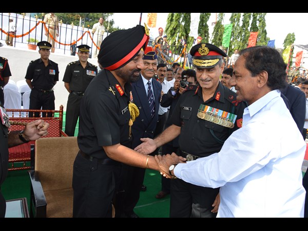 కెసిఆర్ ఇలా...