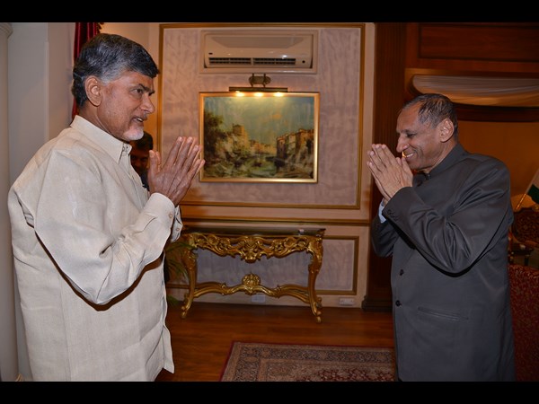 నమస్కారానికి ప్రతి నమస్కారం