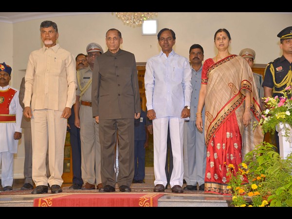 గవర్నర్ దంపతులతో...