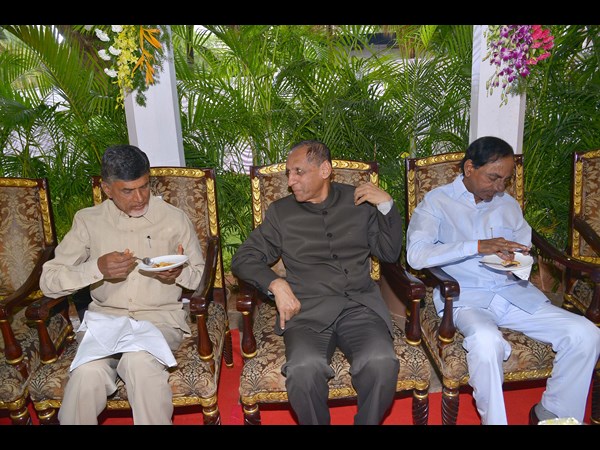 ఇద్దరూ మాట్లాడుకున్నారు..