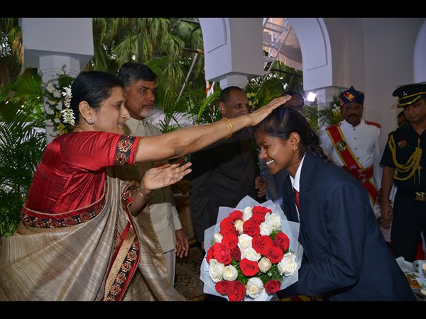 పూర్ణకు ఆశీర్వాదాలు...