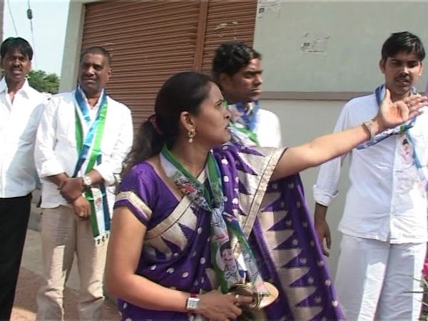 పదే పదే దాడి...