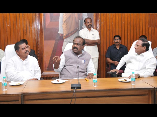 టి, ఏపి స్పీకర్లు