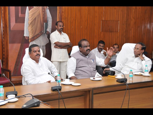 టి, ఏపి స్పీకర్లు