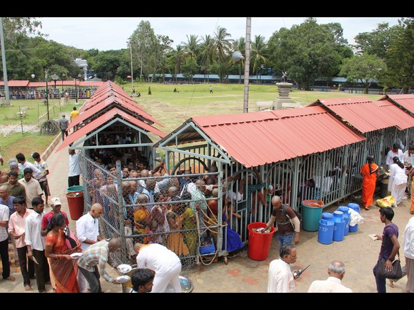 తిరుమలలో భక్తుల రద్దీ...