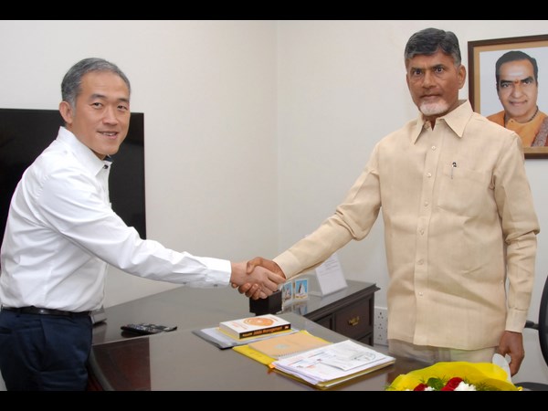 అపాచీ ఫుట్ వియర్ ప్రతినిధులు