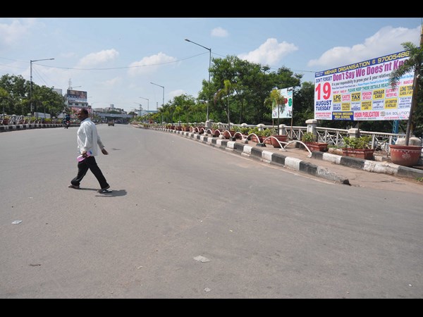 ఇంత నిర్మానుష్యమా...
