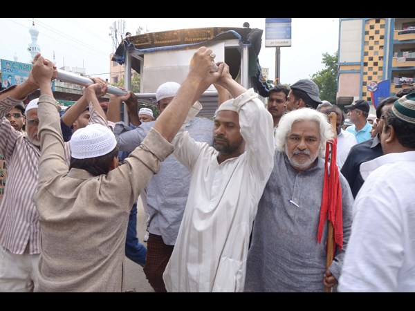 ఎంటి ఖాన్‌కు తుది వీడ్కోలు