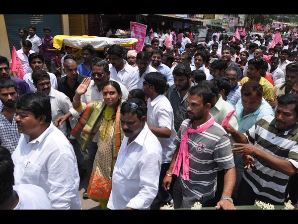 ర్యాలీగా విజయారెడ్డి