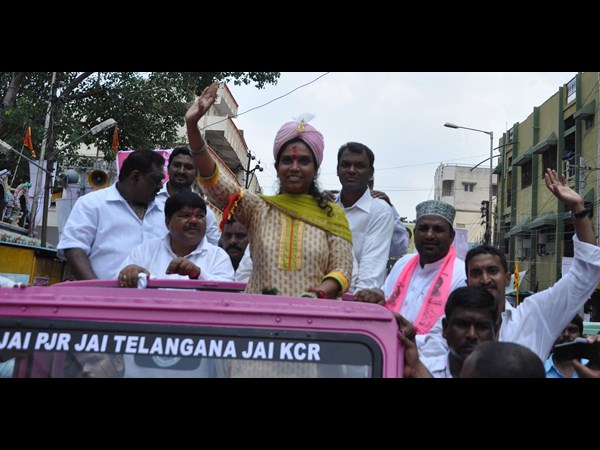 ర్యాలీలో విజయారెడ్డి ఇలా..