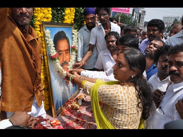 పిజెఆర్ చిత్రపటానికి నివాళులు...